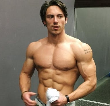 Entrenamiento gym para físico aesthetic.