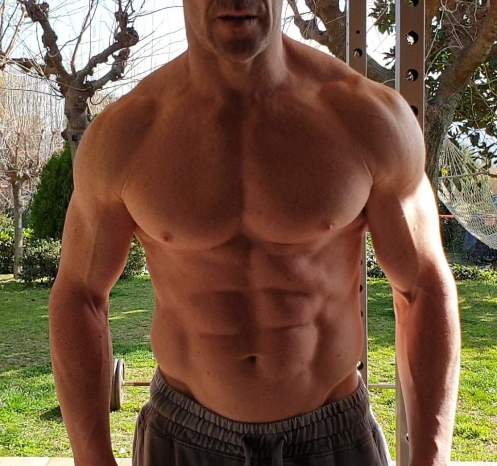 Rutinas para subir masa muscular en el gym.